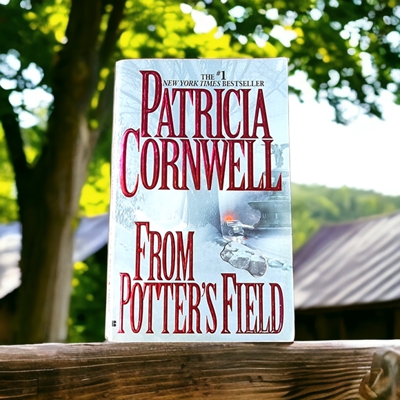 ๐3/$30 Sale!Mix & Match๐ From Potter's Field by Patricia Cornwell - Picture 1 of 3